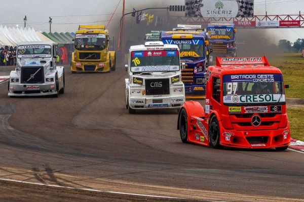 Rogério Agostini e Túlio Bento são os vitoriosos da Fórmula Truck no Uruguai