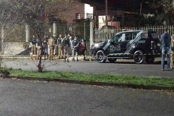 Imagem referente a notícia: Três assaltantes morrem em confronto com a Polícia Militar em Foz do Iguaçu