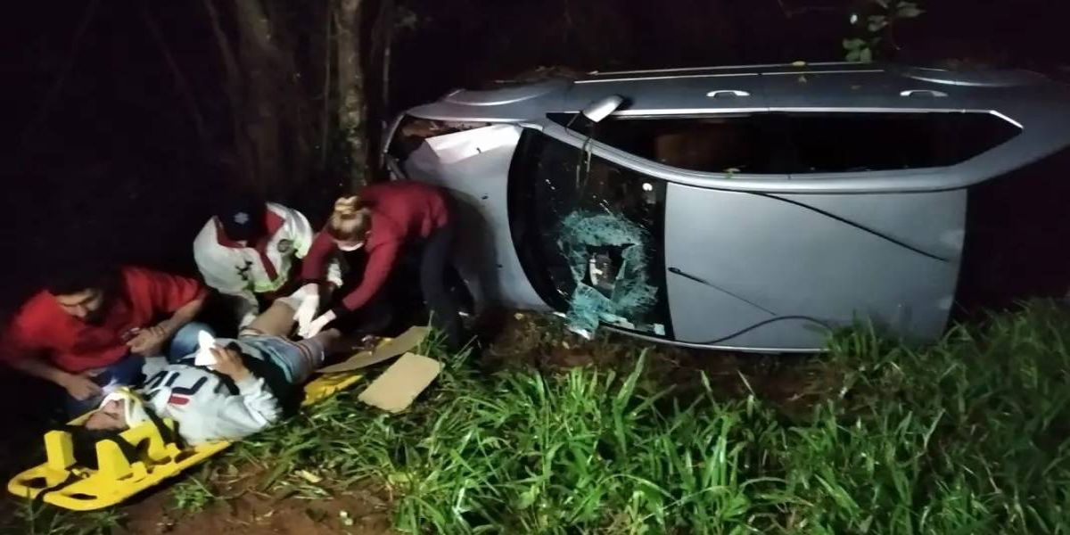 Capotamento é registrado na PR-484 em Boa Vista Aparecida