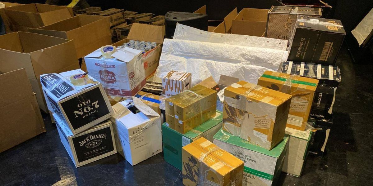 PF e Receita cumprem mandado de busca e apreensão em casa noturna na fronteira