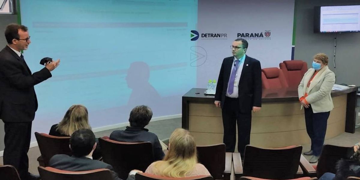 Licenciamento de veículo poderá ser pago por PIX, anuncia Detran