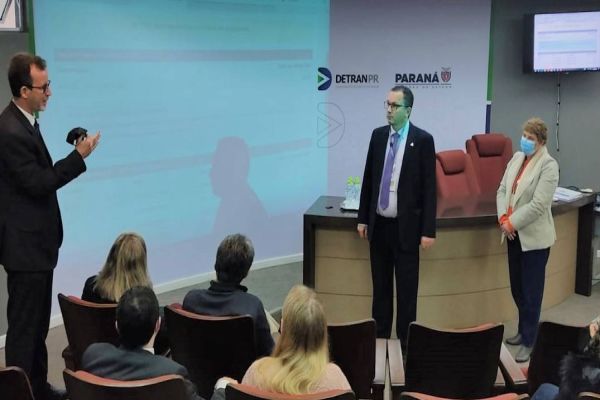 Licenciamento de veículo poderá ser pago por PIX, anuncia Detran