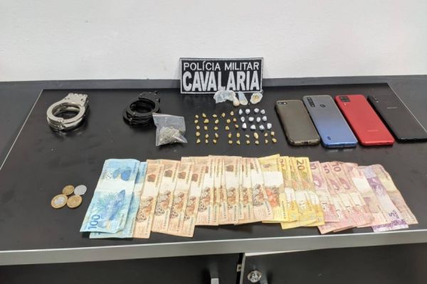 Polícia Militar apreende 48 pedras de crack no Bairro Santa Cruz