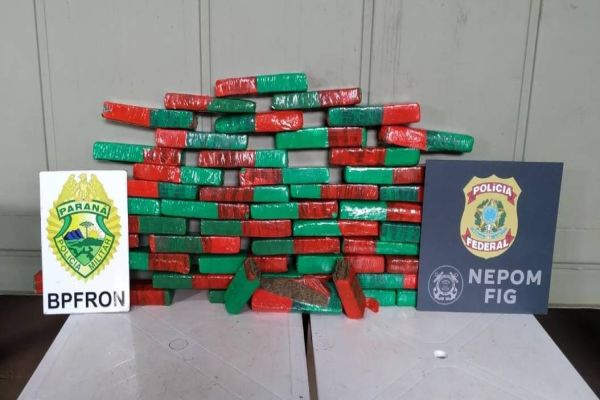 Imagem referente a notícia: BPFRON e Polícia Federal apreendem 32,3 kg de maconha em Foz do Iguaçu