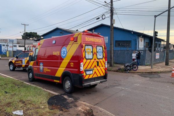 Imagem referente a notícia: Casal fica em estado grave após violenta colisão no viaduto da Rocha Pombo; Causador da batida fugiu