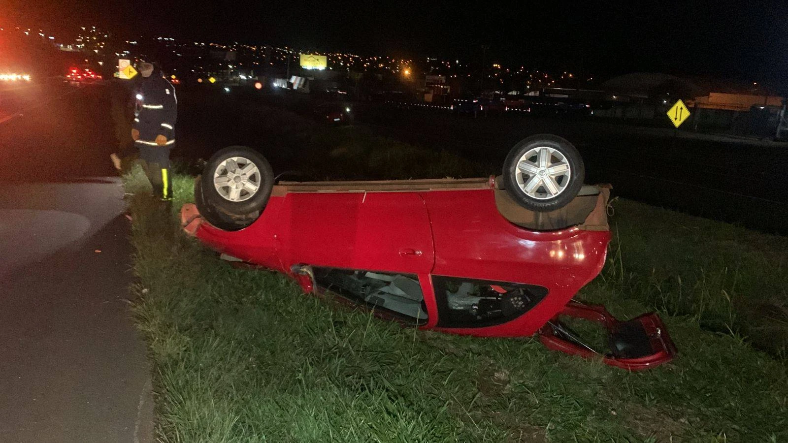 Foto relacionada a notícia: Jovem de 24 anos é ejetada de carro durante capotamento na BR-277 em Cascavel