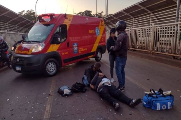 Forte colisão de trânsito interrompe fluxo de veiculos na Ponte da Amizade