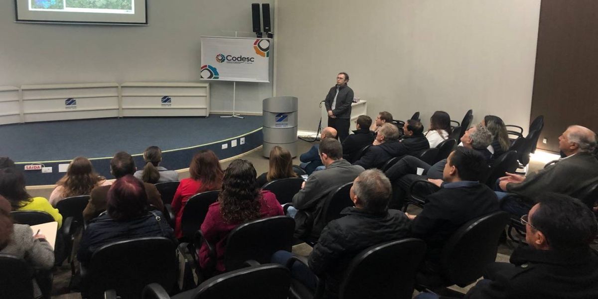 Cerca de 50 técnicos que compõem as câmaras do Codesc, debatem Plano de Mobilidade Urbana