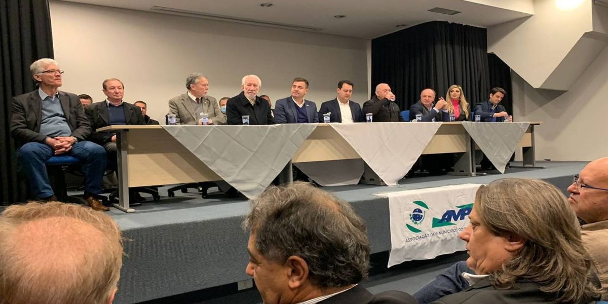 Prefeitos da Amop participam de assembleia da AMP em Curitiba
