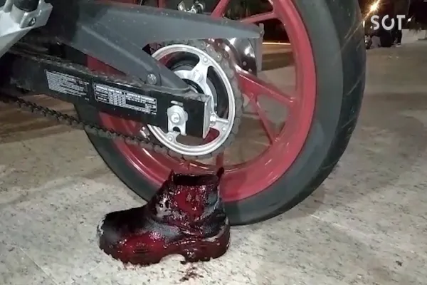 Foto relacionada a notícia: Motociclista sofre fratura exposta em colisão de trânsito na Avenida Piquiri