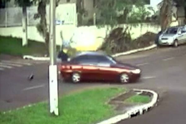 Imagem referente a notícia: Motociclista sofre fratura em perna após forte colisão na Avenida Paraná em Corbélia