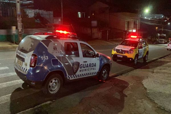 Imagem referente a notícia: Polícia Militar e Guarda Municipal são acionados após mulher causar confusão em comércio