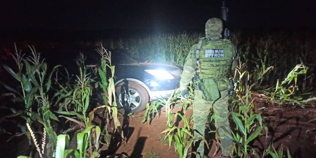 BPFRON apreende carros carregados com cigarros contrabandeados em Guaíra