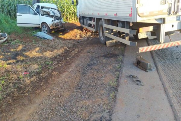 Imagem referente a notícia: Veículo com placas de Cascavel se envolve em acidente fatal na PR-182 em Realeza