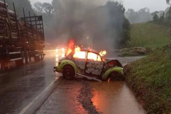 Casal de Idosos morre Carbonizado após grave colisão na PR-466, no Paraná