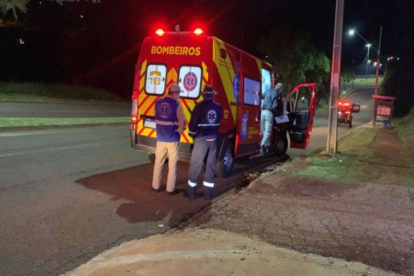 Imagem referente a notícia: Homem é encontrado caído na Rua Olindo Periolo; A vitima foi agredida a pedradas