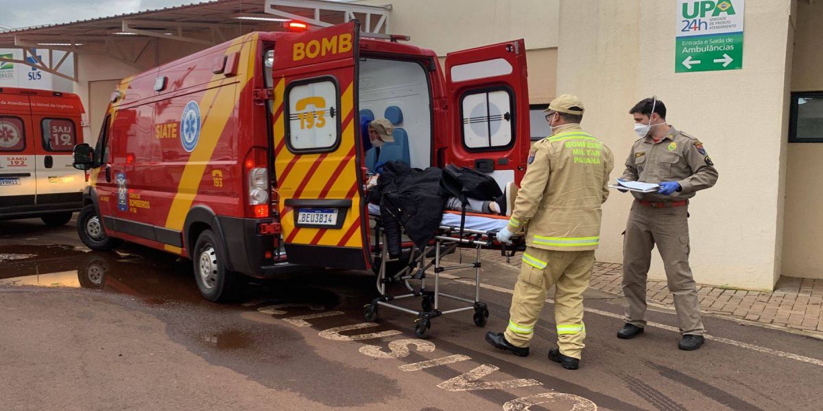 Jovem de 26 anos fica ferida após colisão na Avenida Papagaios