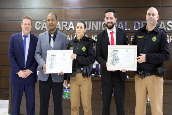 Cabo e soldada da Patrulha Escolar recebem Moção de Aplausos por evitarem suicídio