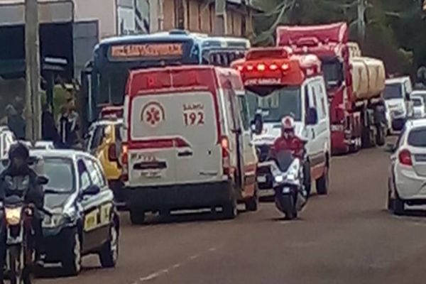 Imagem referente a notícia: Peladão dentro de ônibus do transporte público causa confusão no Bairro São Cristóvão