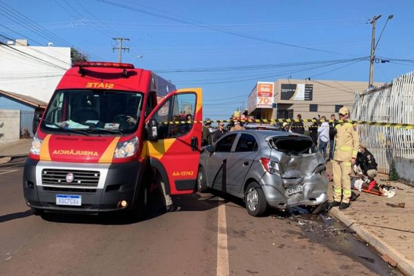 Imagem referente a notícia: Mãe e filha são prensadas em veículo após colisão de trânsito na Rua Xavantes