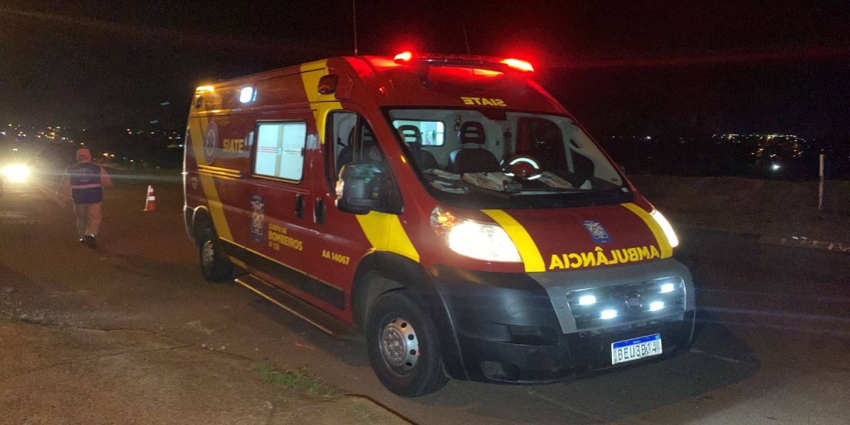 Ciclista fica ferido após ser atingido por carro na marginal da PRc-467 em Cascavel