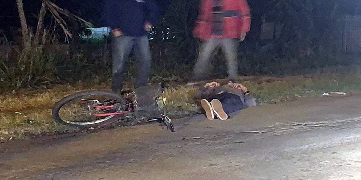 Homem passa mal e sofre queda de bike no Bairro Periolo