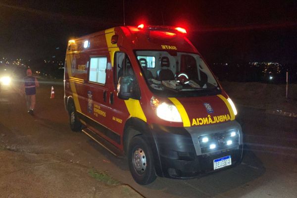 Imagem referente a notícia: Ciclista fica ferido após ser atingido por carro na marginal da PRc-467 em Cascavel