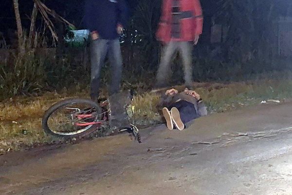 Homem passa mal e sofre queda de bike no Bairro Periolo