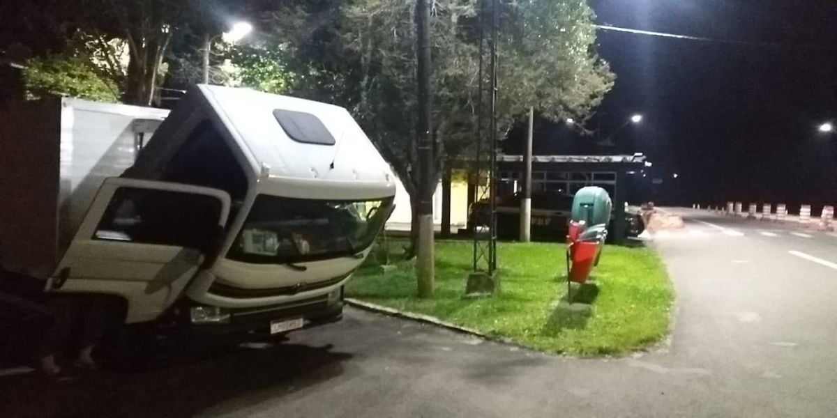 PRF Paraná detém dupla por adulteração de caminhão e lavagem de dinheiro