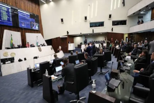 Foto relacionada a notícia: Projeto que combate a violência doméstica e familiar contra as mulheres avança na Assembleia
