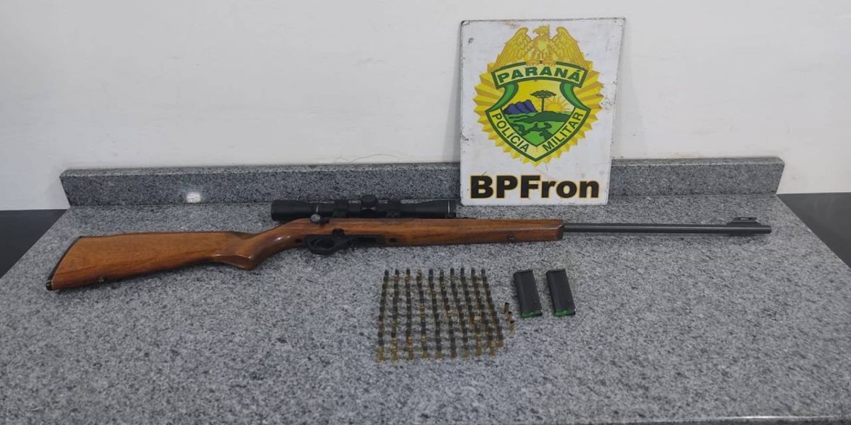 BPFRON prende homem com arma de fogo e munições em carro na cidade de Santa Tereza do Oeste