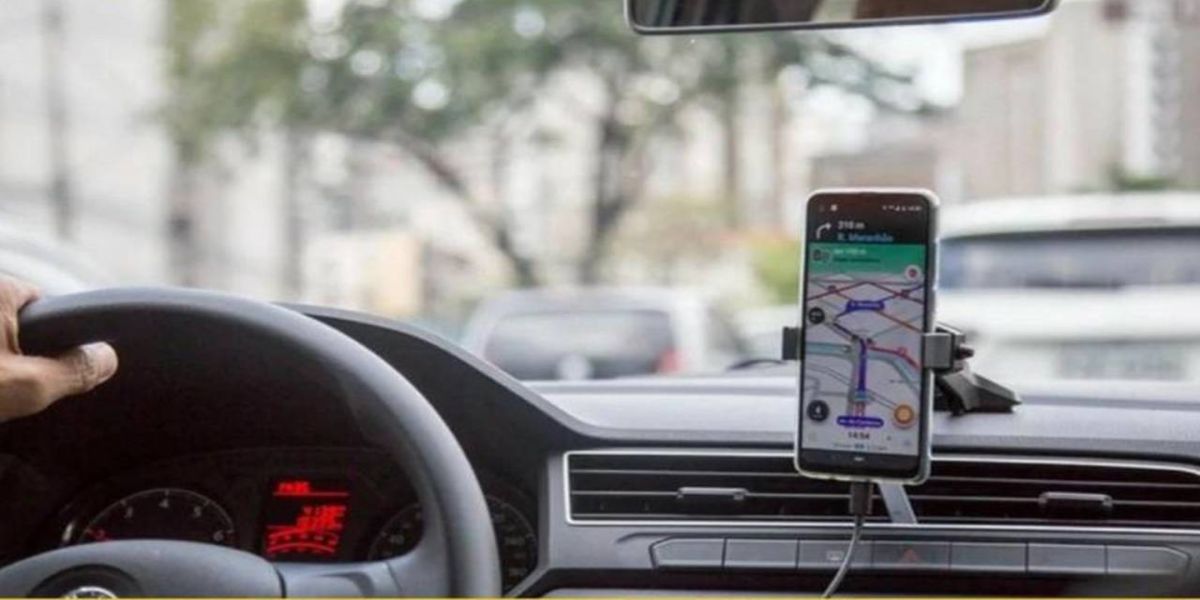 Blitz educativa orienta para a regularização do transporte por aplicativo em Cascavel