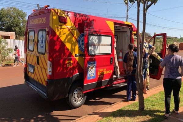 Imagem referente a notícia: Mulher fica ferida em acidente de trânsito no Jardim Gralha Azul em Cascavel