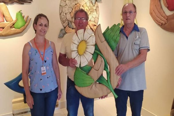 Albergue noturno vai sortear obra do escultor Dirceu Rosa