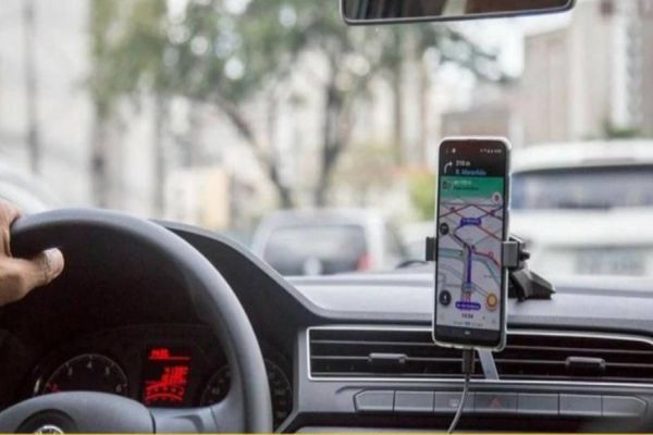 Blitz educativa orienta para a regularização do transporte por aplicativo em Cascavel