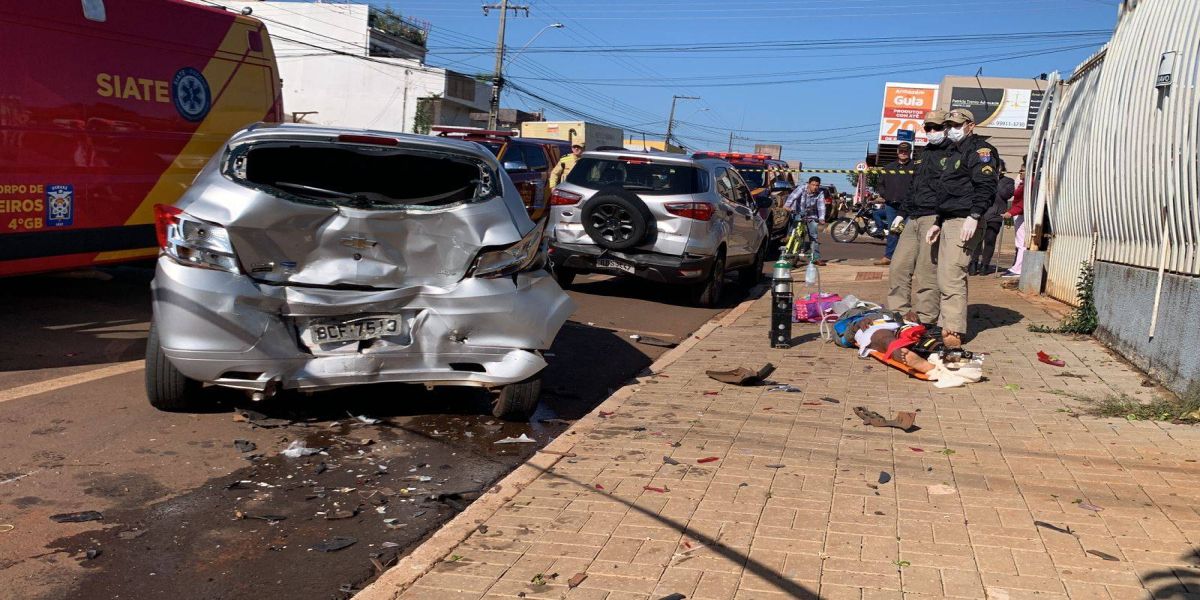 Mãe e filha prensadas em carro durante acidente no Bairro Santa Cruz, precisam de doações de sangue