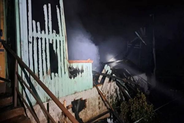 Incêndio em centro de reabilitação de dependentes químicos deixa 11 mortos