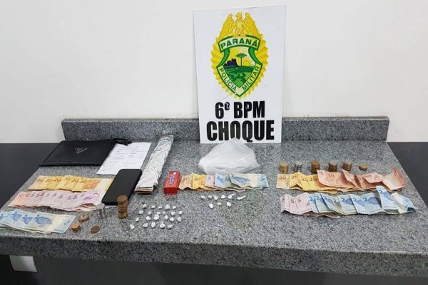 Imagem referente a notícia: Casal é detido pelo Pelotão de Choque com pedras de crack no Bairro Santa Cruz