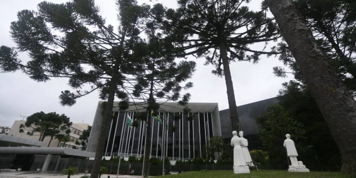 Deputados votam propostas que ampliam o efetivo da PM e alteram a estrutura de órgãos do Executivo