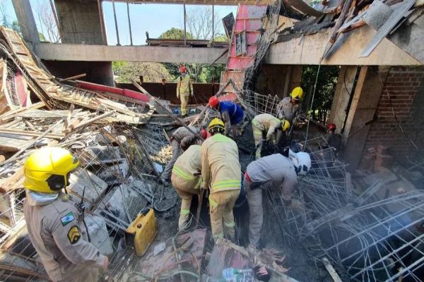 Imagem referente a notícia: Laje desaba e atinge cinco trabalhadores em obra dentro de Universidade no Paraná