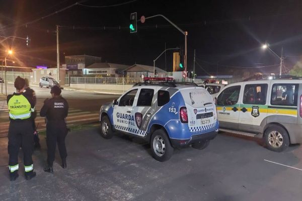 Três condutores são flagrados dirigindo sob efeito de álcool na Avenida Tito Muffato em Cascavel
