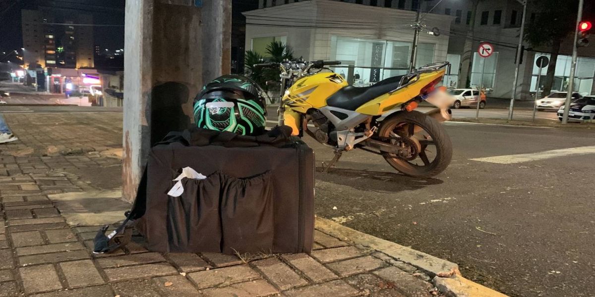 Entregador fica ferido após colisão traseira na Rua São Paulo em Cascavel