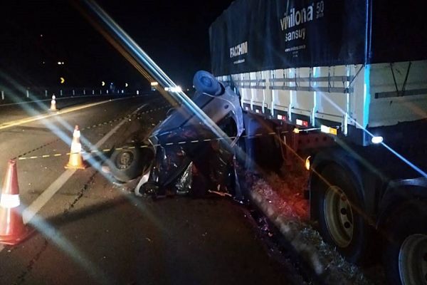 Homem morre após forte colisão entre carro e bitrem na BR-277 em Nova Laranjeiras