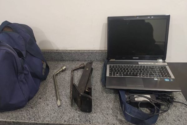 Comércio é arrombado pela terceira vez no Bairro Alto Alegre; Homem é detido por populares