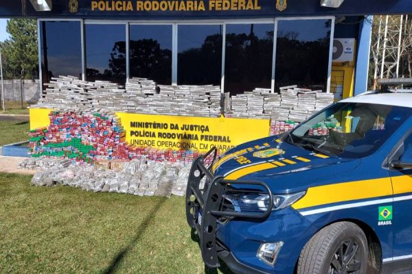 Imagem referente a notícia: PRF apreende mais de 1,5 tonelada de maconha e skunk em Guarapuava