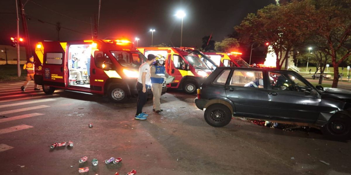 Cinco pessoas ficam gravemente feridas após violenta colisão de trânsito no bairro Santo Onofre