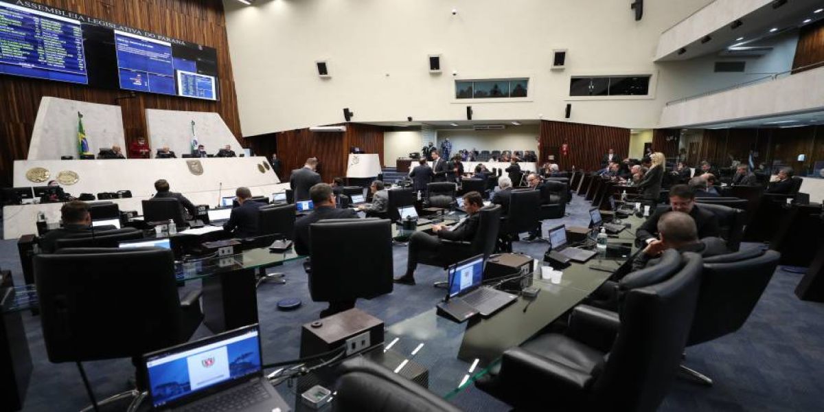 Deputados aprovam ampliação do efetivo da PM e criação de funções privativas na Polícia Penal