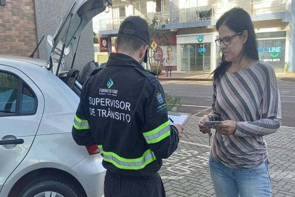 Transitar cadastra a primeira motorista de aplicativo em Cascavel