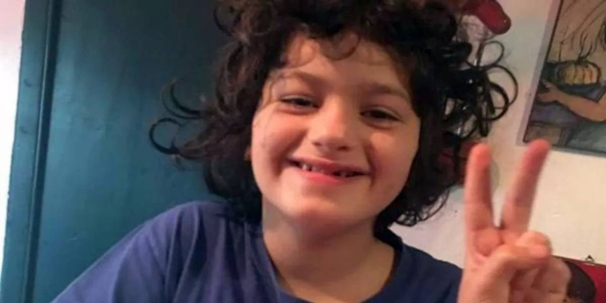Menino de 8 anos é encontrado vivo dentro de esgoto após uma semana desaparecido na Alemanha