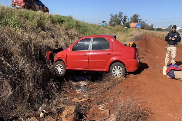 Imagem referente a notícia: Duas mulheres é uma criança de 3 anos ficam feridas após capotamento na BR-467 em Cascavel